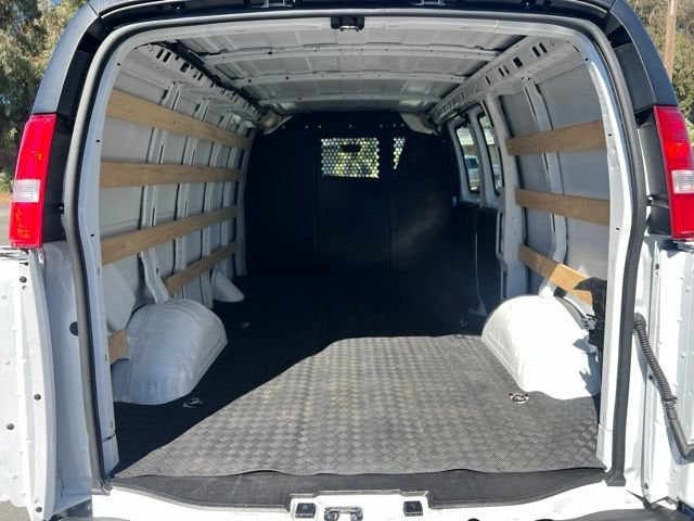 2025 Chevrolet Express Cargo WT