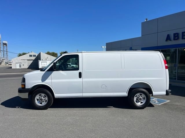 2025 Chevrolet Express Cargo WT