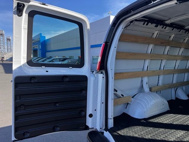 2024 Chevrolet Express Cargo 2500 WT