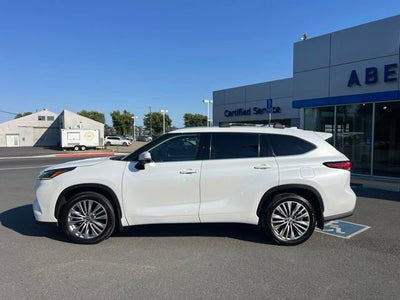 2022 Toyota Highlander Platinum