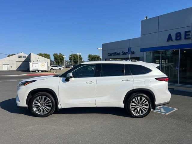 2022 Toyota Highlander Platinum
