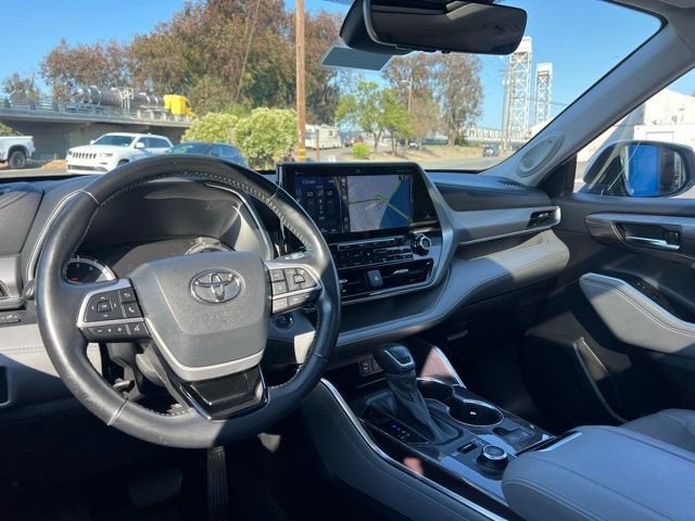 2022 Toyota Highlander Platinum