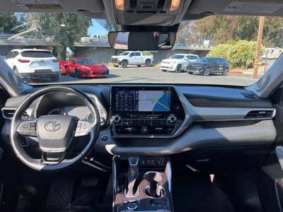 2022 Toyota Highlander Platinum