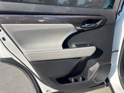 2022 Toyota Highlander Platinum