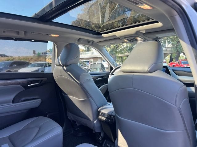 2022 Toyota Highlander Platinum