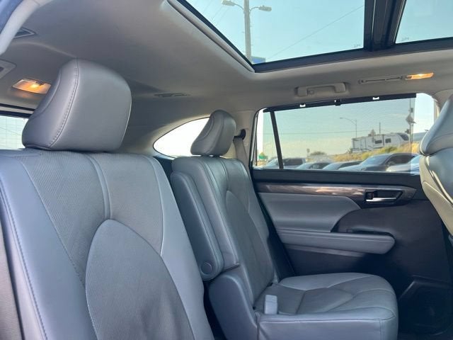 2022 Toyota Highlander Platinum