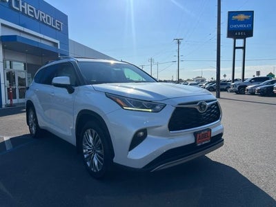 2022 Toyota Highlander Platinum