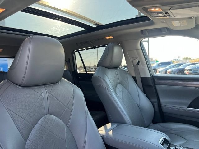 2022 Toyota Highlander Platinum