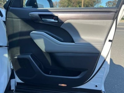 2022 Toyota Highlander Platinum