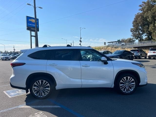 2022 Toyota Highlander Platinum