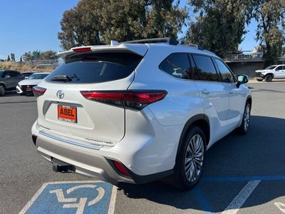 2022 Toyota Highlander Platinum