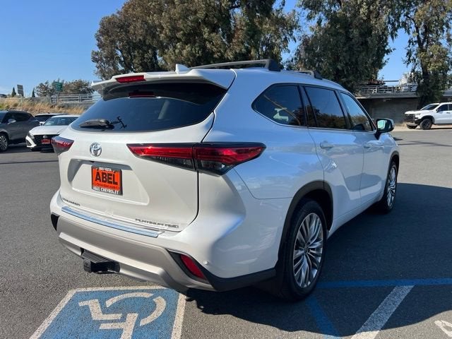 2022 Toyota Highlander Platinum