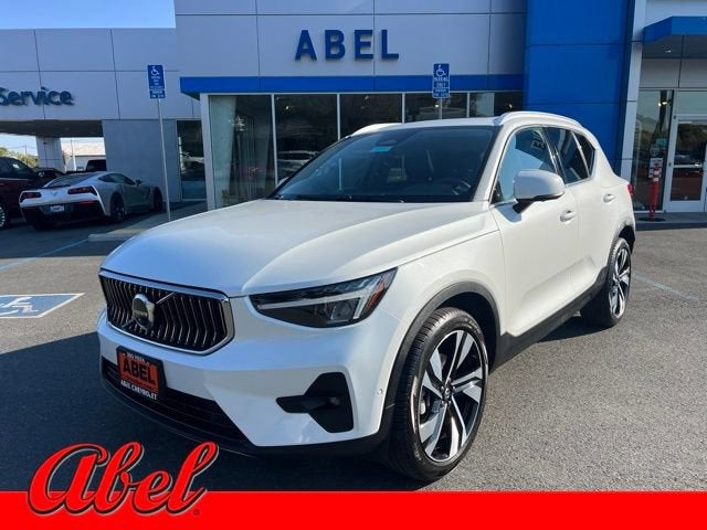 2025 Volvo XC40 Plus Bright Theme