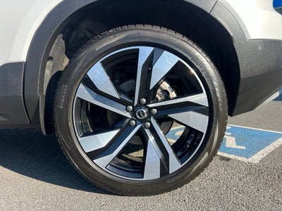2025 Volvo XC40 Plus Bright Theme