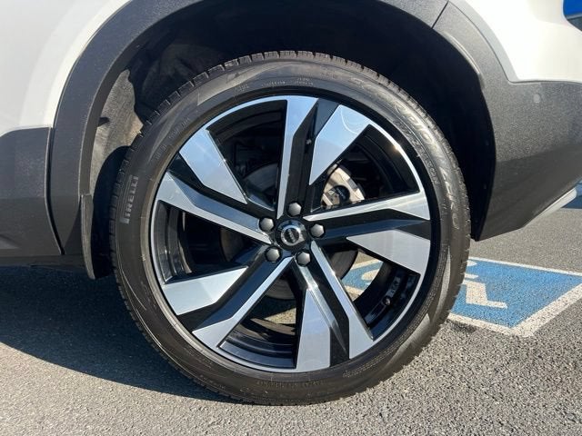 2025 Volvo XC40 Plus Bright Theme