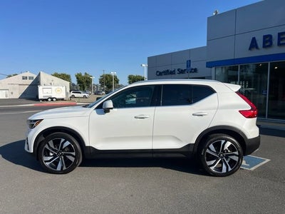 2025 Volvo XC40 Plus Bright Theme