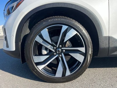 2025 Volvo XC40 Plus Bright Theme