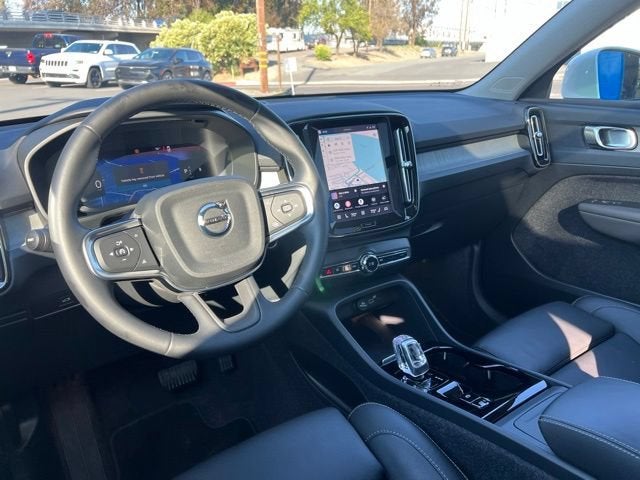2025 Volvo XC40 Plus Bright Theme