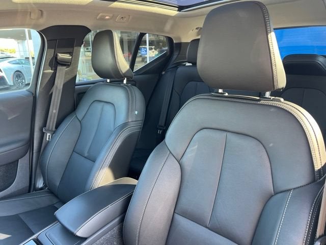 2025 Volvo XC40 Plus Bright Theme