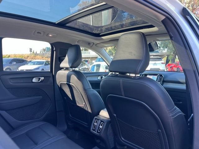2025 Volvo XC40 Plus Bright Theme