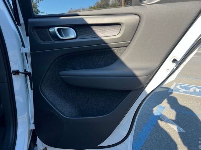 2025 Volvo XC40 Plus Bright Theme