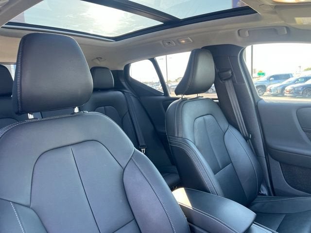 2025 Volvo XC40 Plus Bright Theme