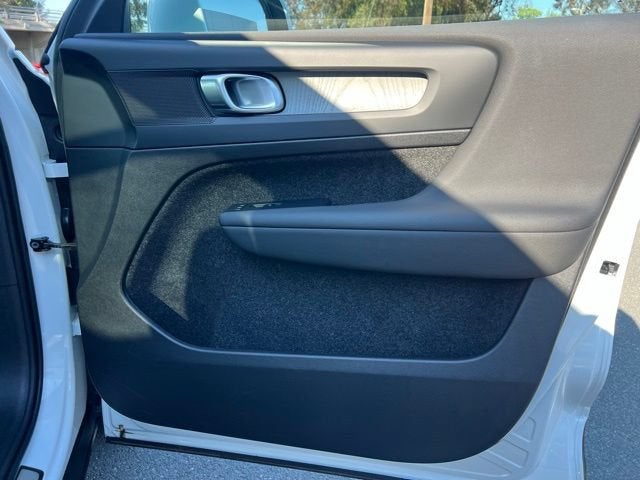 2025 Volvo XC40 Plus Bright Theme