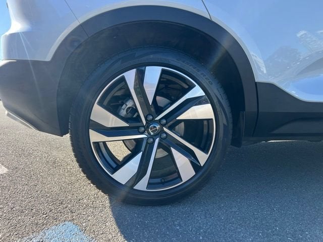 2025 Volvo XC40 Plus Bright Theme