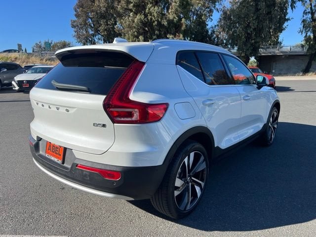 2025 Volvo XC40 Plus Bright Theme