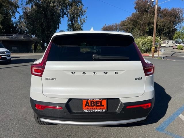 2025 Volvo XC40 Plus Bright Theme