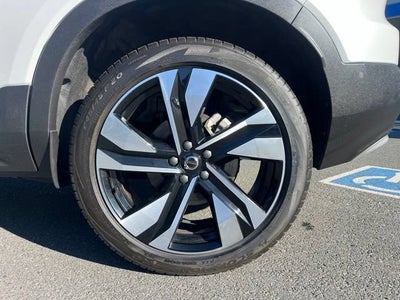 2025 Volvo XC40 Plus Bright Theme