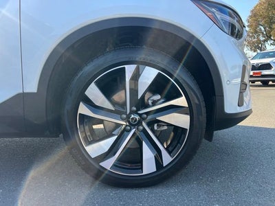 2025 Volvo XC40 Plus Bright Theme