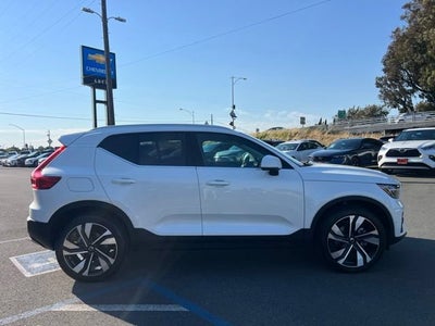 2025 Volvo XC40 Plus Bright Theme