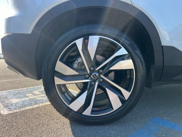 2025 Volvo XC40 Plus Bright Theme
