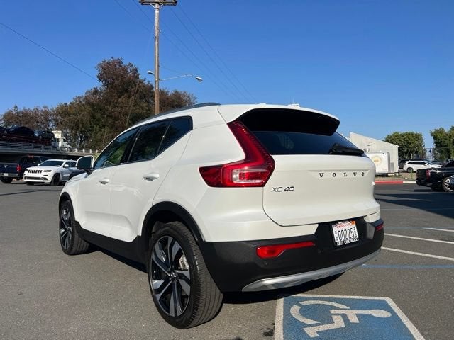 2025 Volvo XC40 Plus Bright Theme